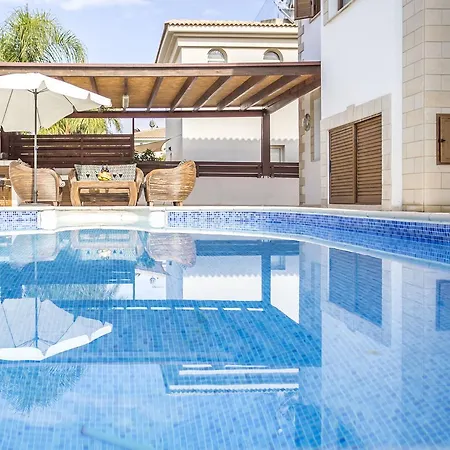 Blue Water Villa Paralímni